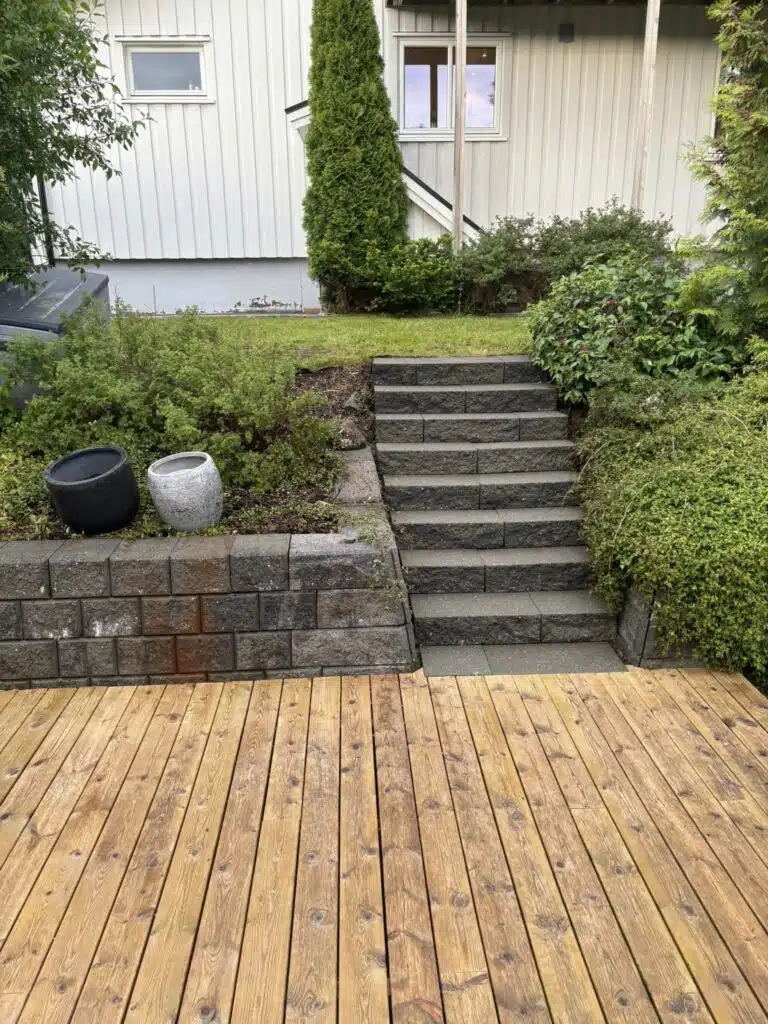 Vask av trapp og terrasse